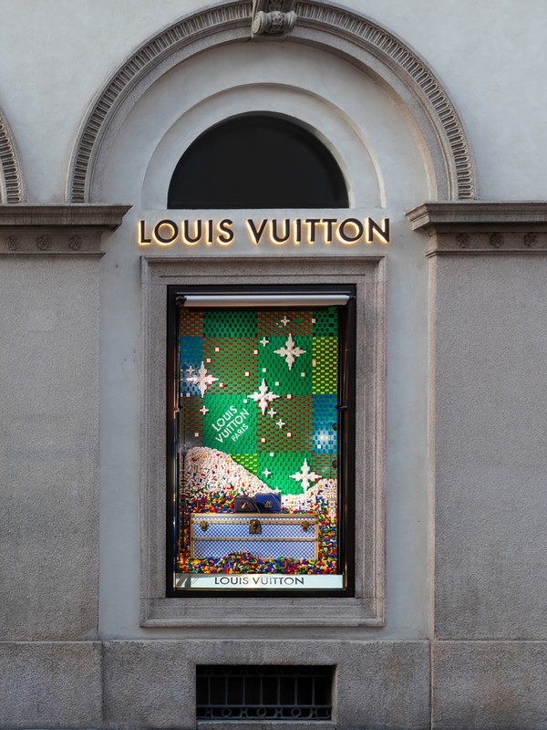 Louis Vuitton Lego vetrine Natale 2022