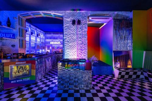 Absolut Temporary Rainbow Bar Milano